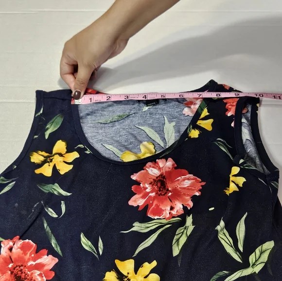 Magazine Flower Tank Top - Picture 7 of 11